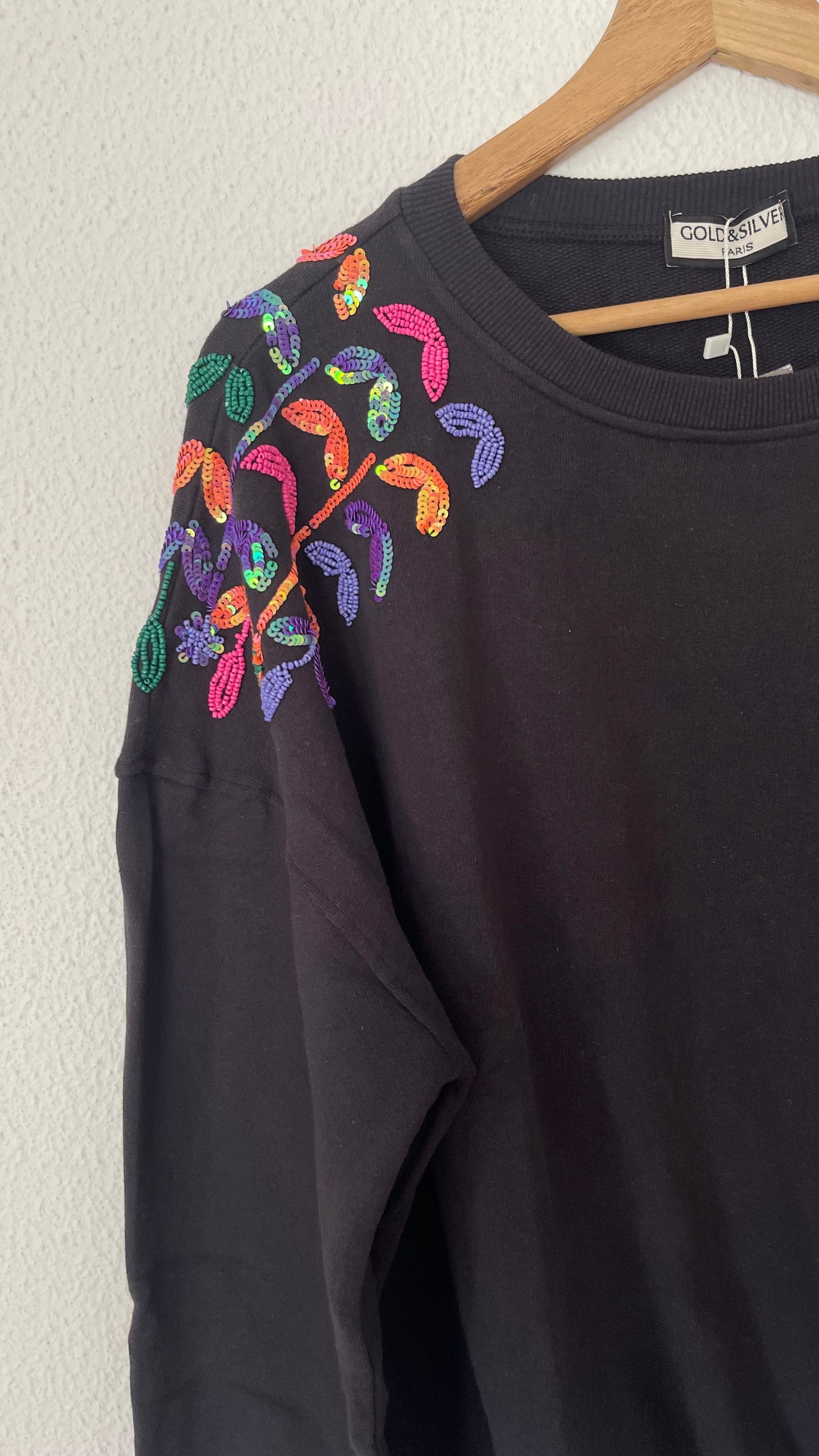 BLOOM | Sweat com pétalas coloridas em missangas