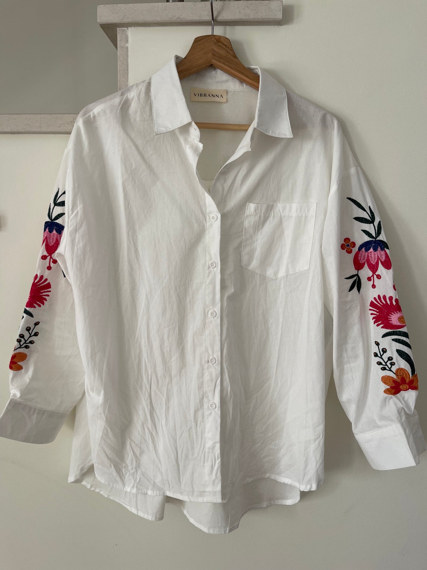 CARMO | Camisa com flores bordadas