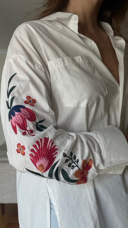 CARMO | Camisa com flores bordadas