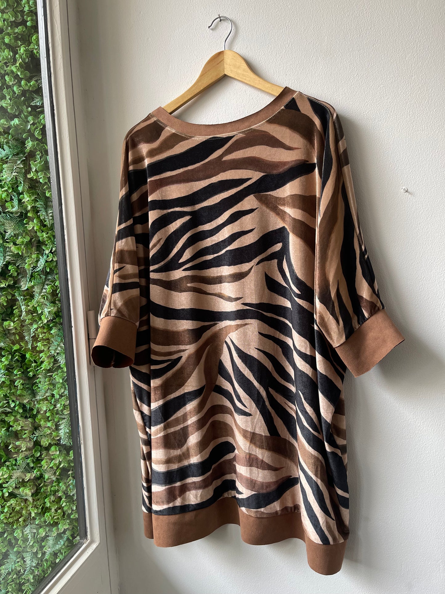 ZEBRA | Velvet dress